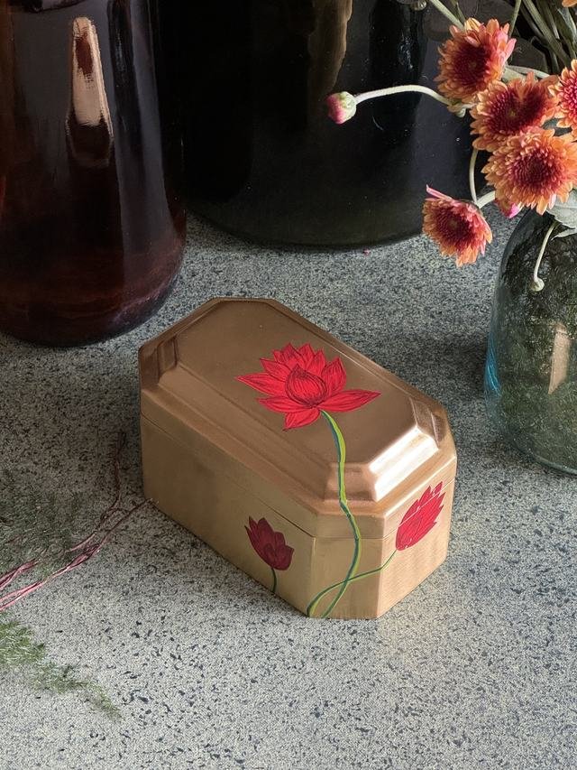 Lotus Box